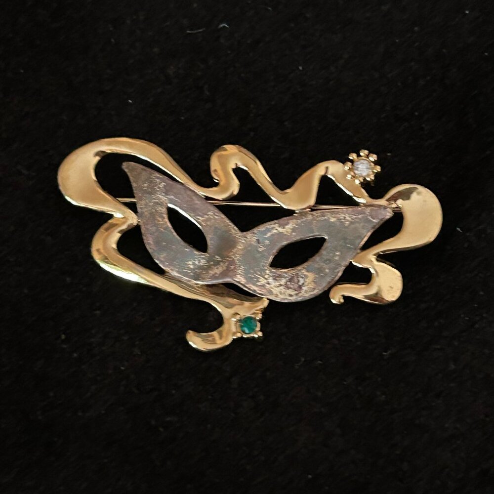 Masquerade mask lapel pin